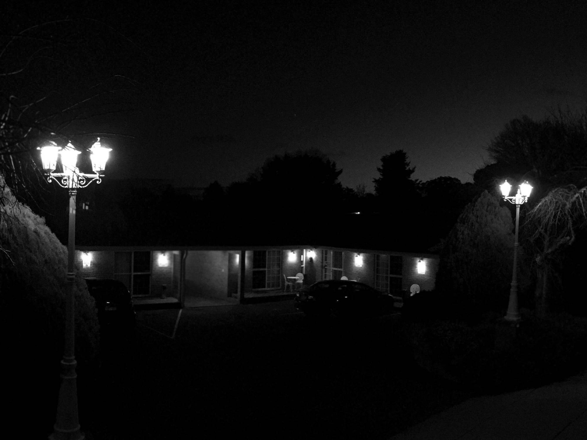 White Lanterns Motel Армидейл Екстериор снимка